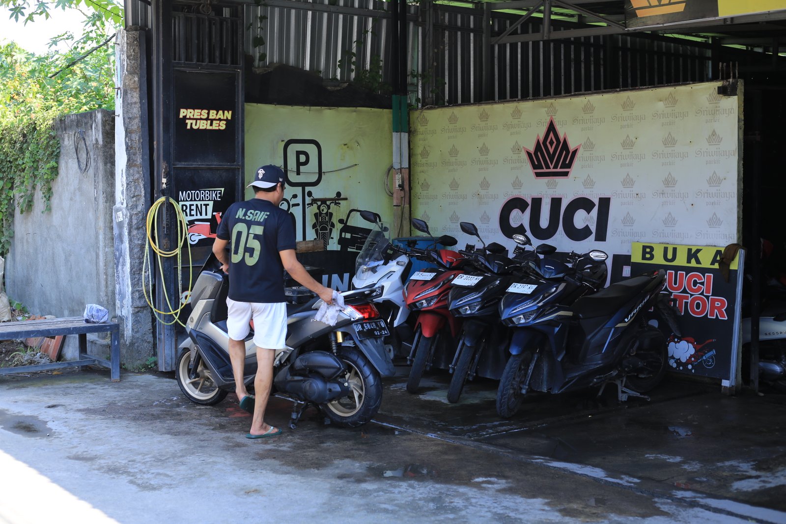SCOOTER/MOTOR BIKE  WASH